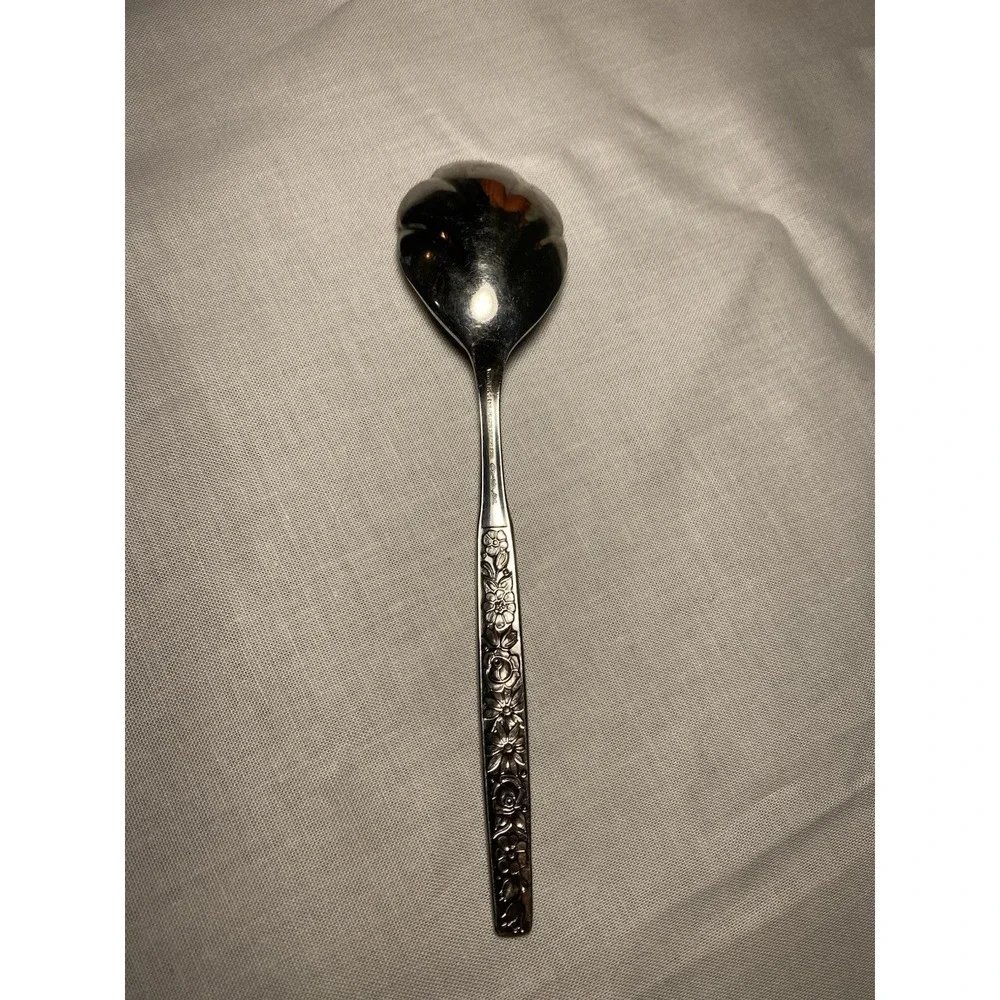 Vintage 1970's Williams Rogers Oneida Deluxe Malibu Sugar Scallop Spoon